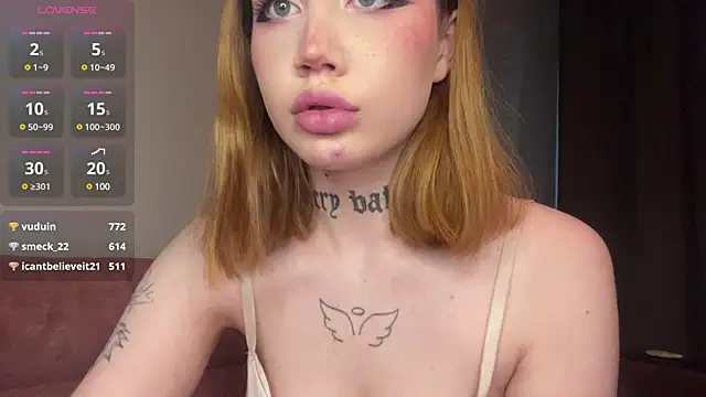 Snapshot of hanna_cry_baby chatting on December 8, 11:14 am hanna cry baby online show from December 8, 11:14 am