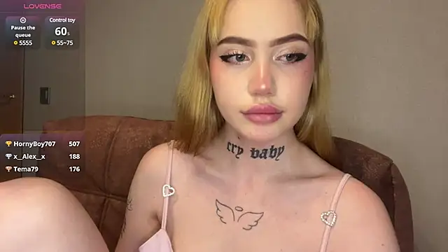 Snapshot of hanna_cry_baby chatting on January 20, 12:04 am hanna cry baby online show from January 20, 12:04 am