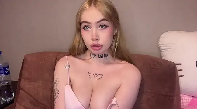 Snapshot of hanna_cry_baby chatting on February 18, 8:03 pm hanna cry baby online show from February 18, 8:03 pm