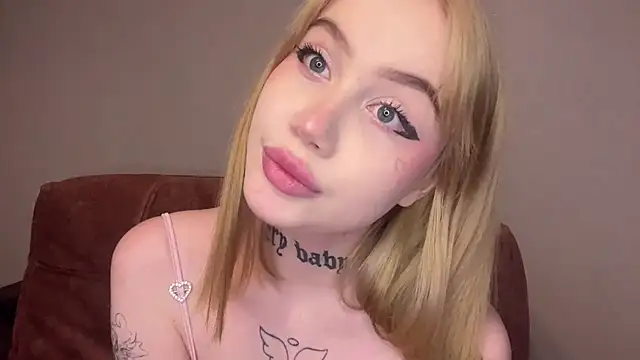 Snapshot of hanna_cry_baby chatting on February 26, 6:37 am hanna cry baby online show from February 26, 6:37 am