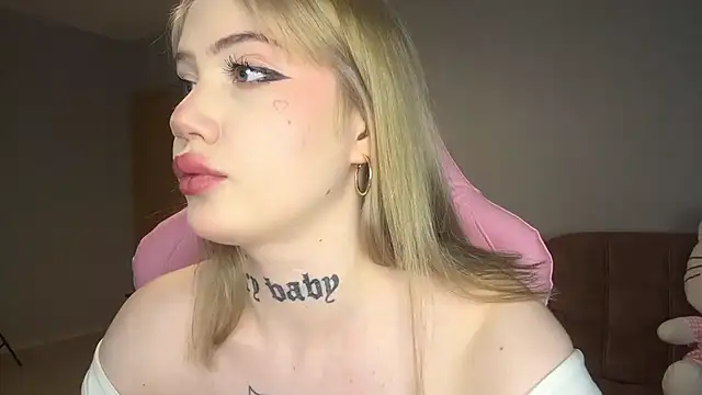 Snapshot of hanna_cry_baby chatting on March 18, 12:47 pm hanna cry baby online show from March 18, 12:47 pm