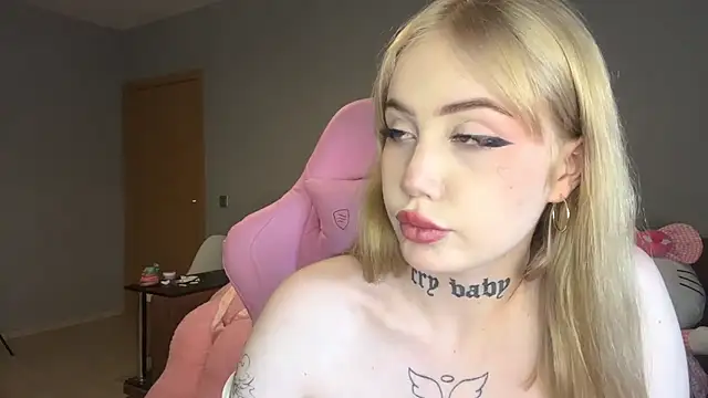 Snapshot of hanna_cry_baby chatting on March 19, 2:46 pm hanna cry baby online show from March 19, 2:46 pm