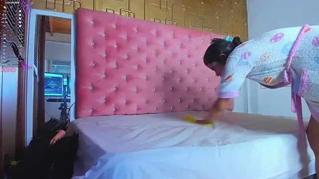 Molly gomez  online show from January 19, 10:17 pm