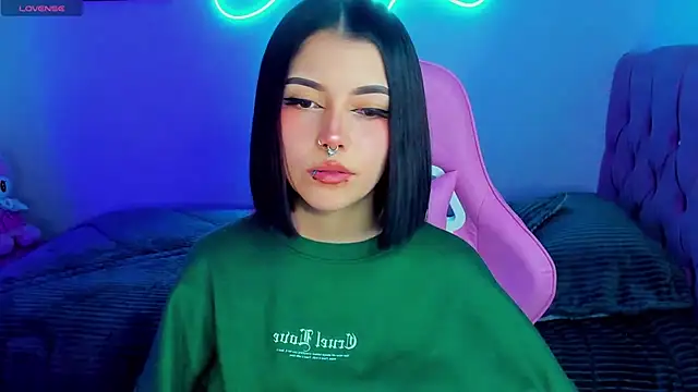 adri tom44 online show from December 6, 4:03 am