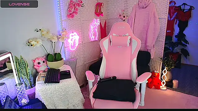 EllieKarrX online show from March 13, 10:43 pm