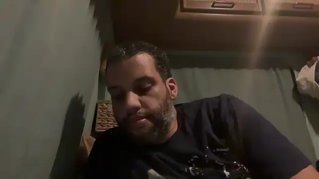 AbsolutMouuah online show from March 21, 9:01 pm