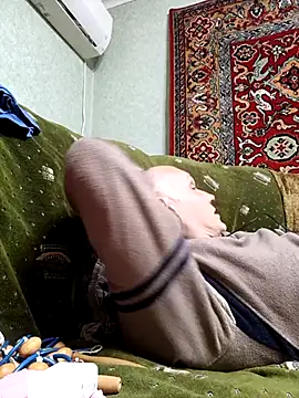 Pineapple04 online show from April 20, 6:20 pm