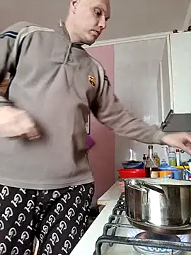 Pineapple04 online show from April 21, 11:49 am