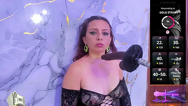 Snapshot of Issys_milf chatting on November 9, 4:11 am Issys milf online show from November 9, 4:11 am