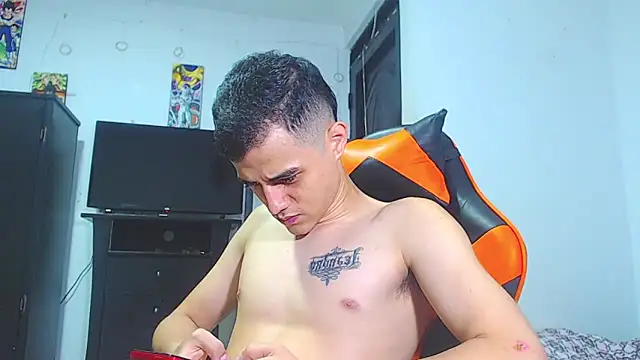 ADAM HOT online show from April 3, 12:30 am