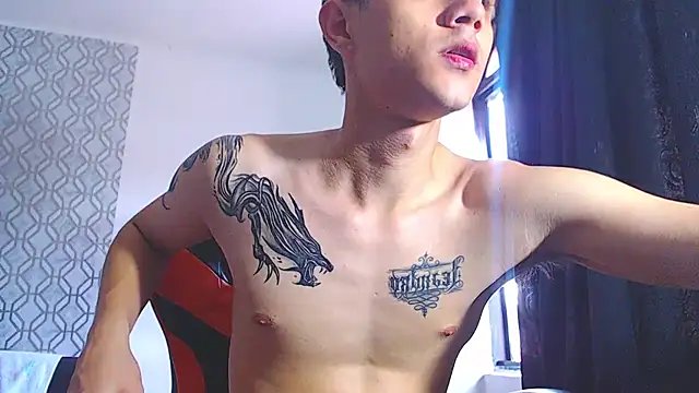 Snapshot of ADAM_HOT chatting on May 20, 10:05 pm ADAM HOT online show from May 20, 10:05 pm