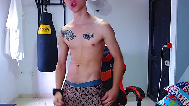 Snapshot of ADAM_HOT chatting on June 26, 1:59 pm ADAM HOT online show from June 26, 1:59 pm