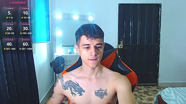 Snapshot of ADAM_HOT chatting on July 21, 10:34 pm ADAM HOT online show from July 21, 10:34 pm