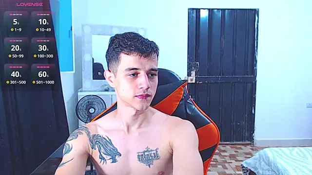 Snapshot of ADAM_HOT chatting on July 22, 7:27 pm ADAM HOT online show from July 22, 7:27 pm