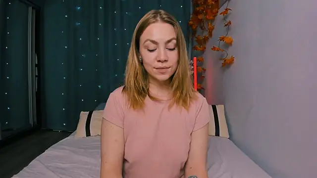 Snapshot of InsatiableFoxX chatting on October 23, 7:01 pm InsatiableFoxX online show from October 23, 7:01 pm