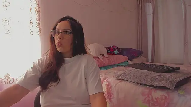 HARLEYNAPIER online show from February 23, 9:45 pm