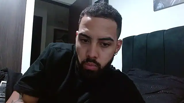 Snapshot of Hendry_ chatting on December 4, 3:37 am Hendry online show from December 4, 3:37 am