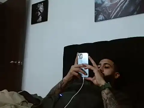 Snapshot of Hendry_ chatting on December 25, 2:46 am Hendry online show from December 25, 2:46 am