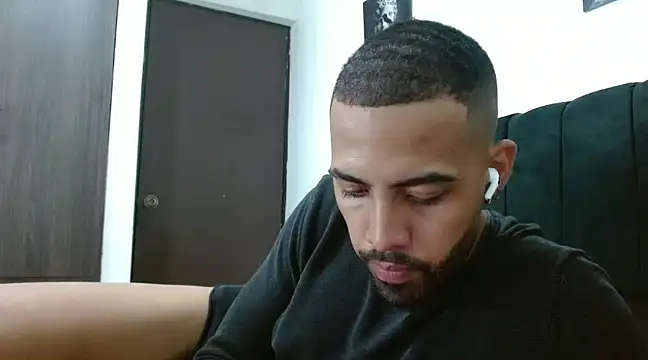 Snapshot of Hendry_ chatting on January 9, 11:56 pm Hendry online show from January 9, 11:56 pm