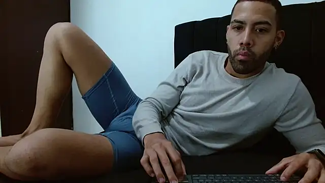 Snapshot of Hendry_ chatting on January 26, 2:56 am Hendry online show from January 26, 2:56 am