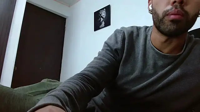 Snapshot of Hendry_ chatting on January 29, 1:58 am Hendry online show from January 29, 1:58 am