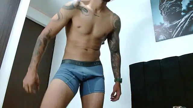 Snapshot of Hendry_ chatting on January 30, 1:33 am Hendry online show from January 30, 1:33 am