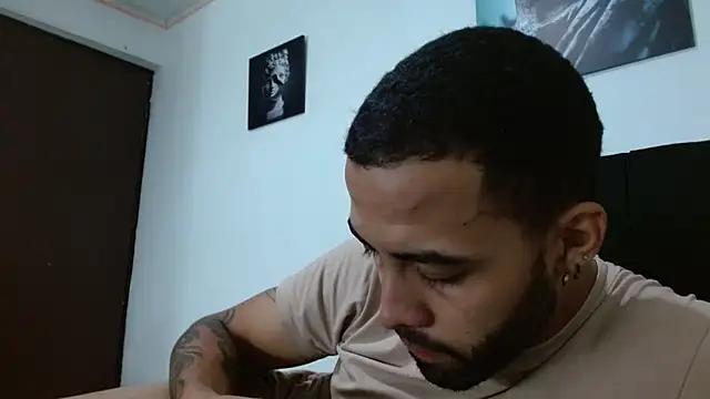 Snapshot of Hendry_ chatting on February 5, 4:48 am Hendry online show from February 5, 4:48 am