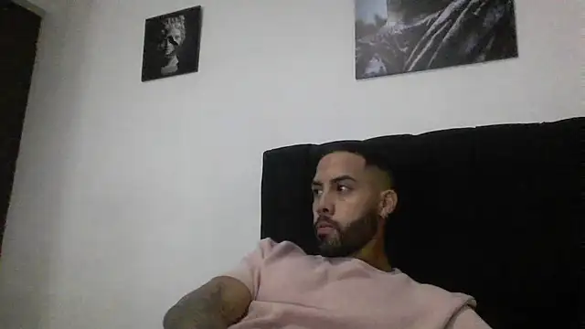 Snapshot of Hendry_ chatting on February 7, 2:40 am Hendry online show from February 7, 2:40 am