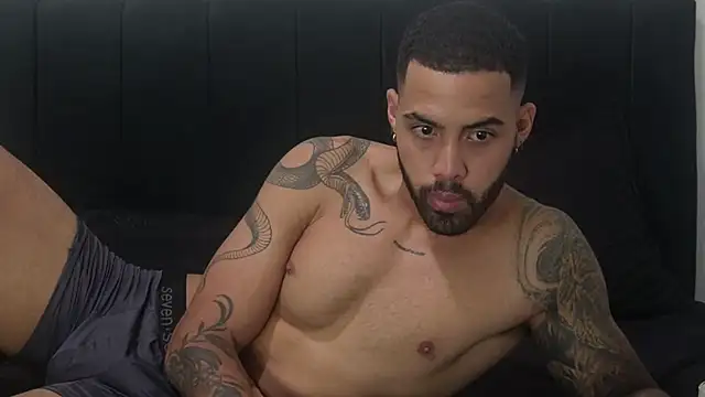 Snapshot of Hendry_ chatting on February 8, 2:15 am Hendry online show from February 8, 2:15 am