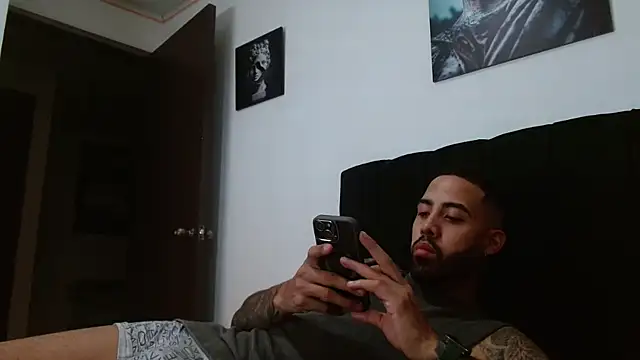 Snapshot of Hendry_ chatting on February 21, 2:06 am Hendry online show from February 21, 2:06 am