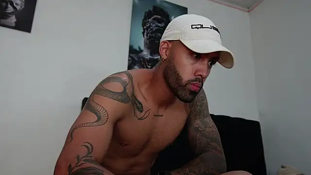 Snapshot of Hendry_ chatting on February 22, 1:33 am Hendry online show from February 22, 1:33 am