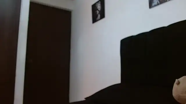 Snapshot of Hendry_ chatting on February 23, 1:24 am Hendry online show from February 23, 1:24 am