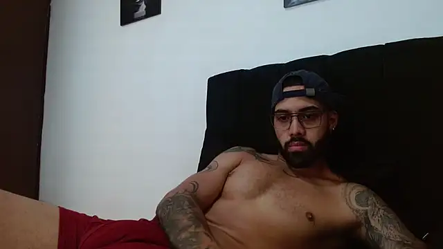 Snapshot of Hendry_ chatting on March 5, 4:45 am Hendry online show from March 5, 4:45 am