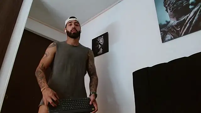 Snapshot of Hendry_ chatting on March 15, 12:36 am Hendry online show from March 15, 12:36 am