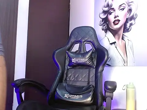 Snapshot of Hendry_ chatting on September 9, 3:28 am Hendry online show from September 9, 3:28 am