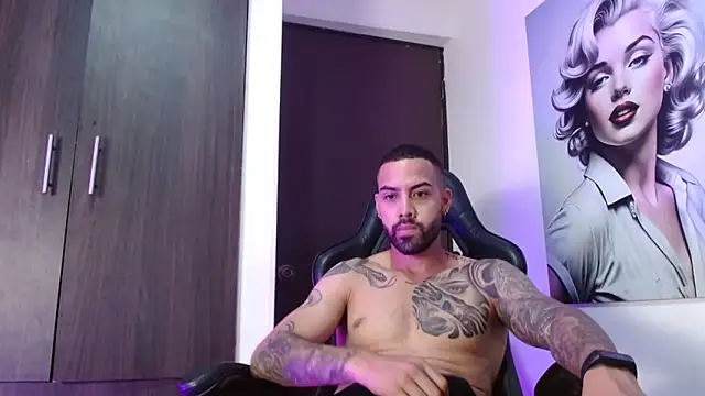 Snapshot of Hendry_ chatting on September 22, 3:41 am Hendry online show from September 22, 3:41 am