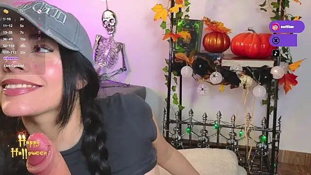 Snapshot of Soffimoon_ chatting on November 8, 1:39 am Soffimoon online show from November 8, 1:39 am