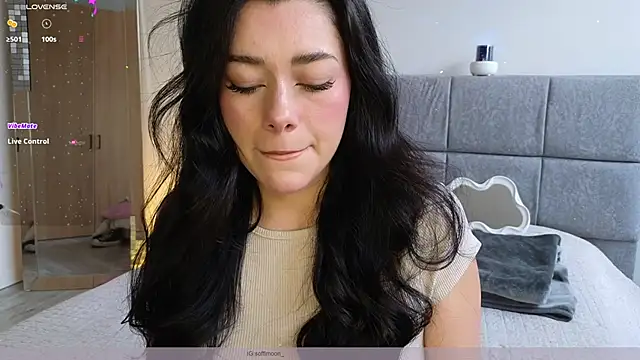 Snapshot of Soffimoon_ chatting on February 24, 8:29 pm Soffimoon online show from February 24, 8:29 pm