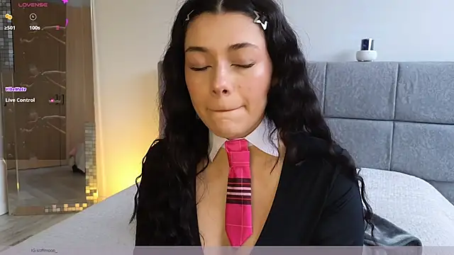 Snapshot of Soffimoon_ chatting on May 25, 8:04 pm Soffimoon online show from May 25, 8:04 pm