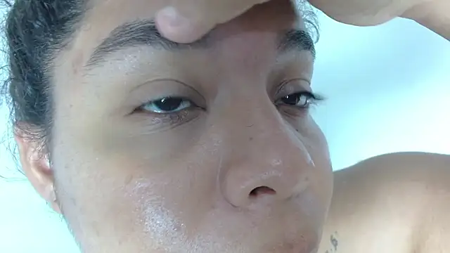 yulissa18 online show from January 11, 5:20 am