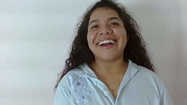 yulissa18 online show from January 22, 4:44 pm