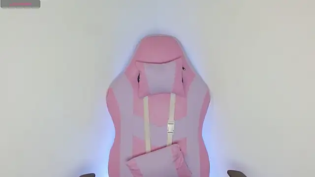 yulissa18 online show from April 5, 1:47 am