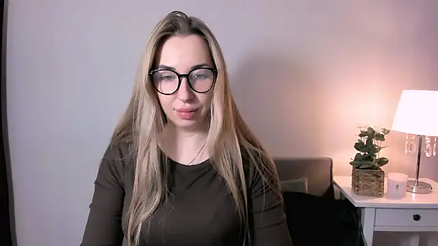 Snapshot of AriaDesire chatting on January 15, 7:46 am AriaDesire online show from January 15, 7:46 am