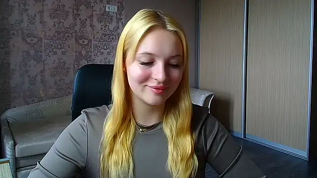 Snapshot of Milka_kiss_ chatting on June 19, 9:57 am Milka kiss online show from June 19, 9:57 am