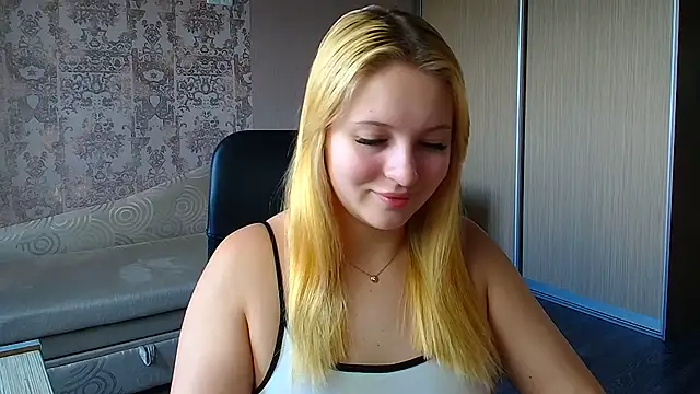 Snapshot of Milka_kiss_ chatting on July 15, 10:20 am Milka kiss online show from July 15, 10:20 am