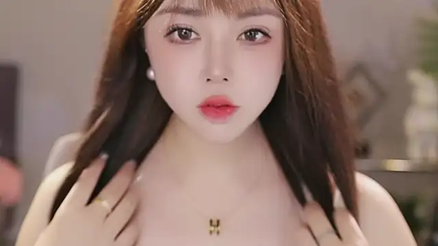 Qiaoqiao  online show from February 25, 1:21 pm