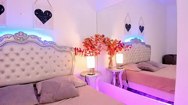 NiaColusi online show from September 30, 7:52 pm