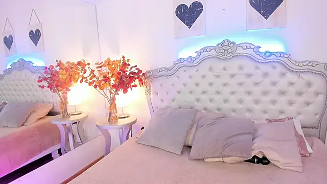 NiaColusi online show from November 17, 6:57 pm