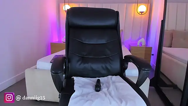 kosmic Angel online show from February 20, 4:03 pm