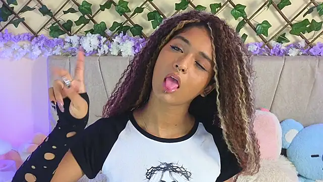 Snapshot of baby_kaliope chatting on February 22, 10:07 am baby kaliope online show from February 22, 10:07 am